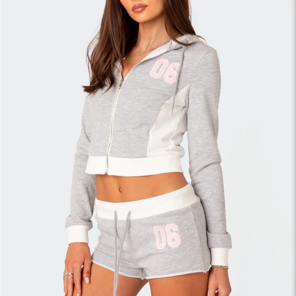 🚫SOLD🚫EDIKTED LOW RISE SWEATSHORTS AND HOODIE💕